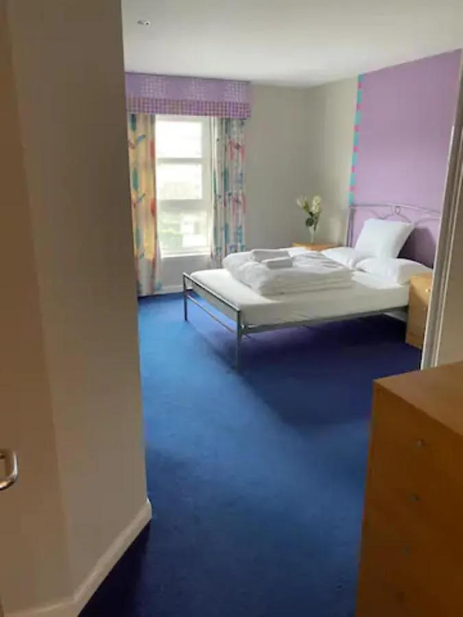 Comfortable, Self Contained 2 Double Beds Town Apartment Near Pittodrie Stadium Aberdeen 0*,  Großbritannien